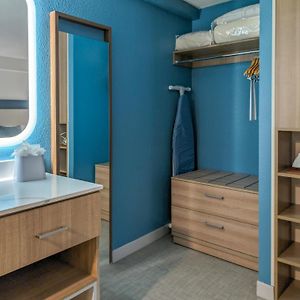 Queen Studio Suite
